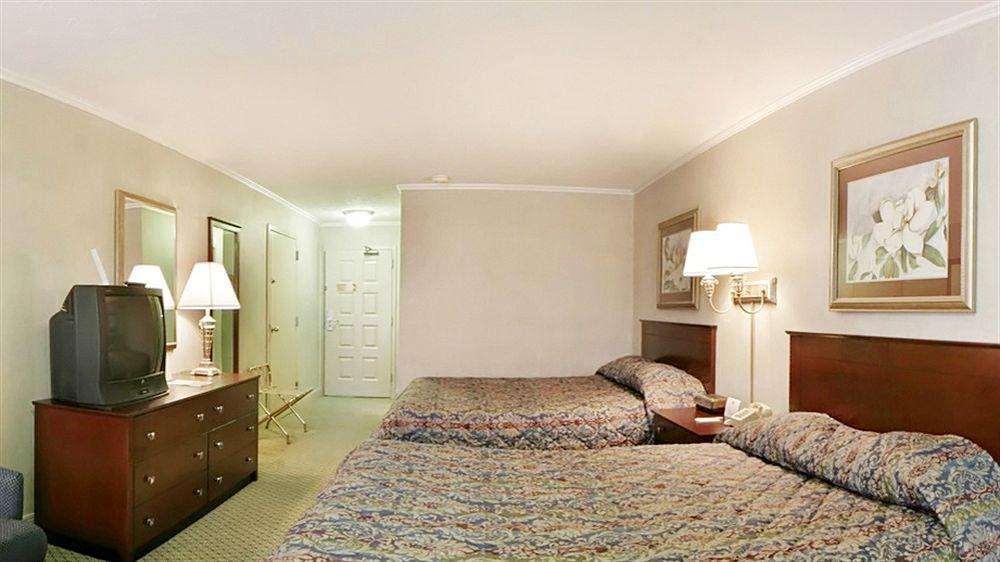 Red Roof Inn & Suites Lexington - Hamburg Esterno foto